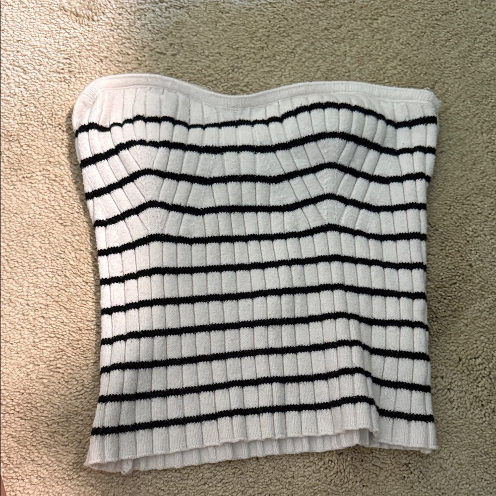 Universal Thread Black and White Ribbed Top